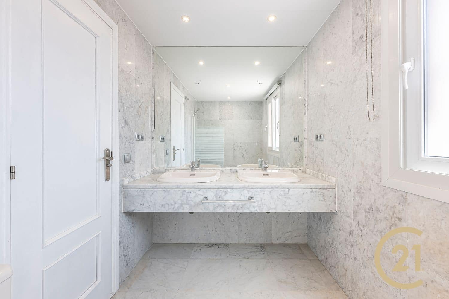 4 quarto Casa em Banda para venda em Marbella com piscina garagem - 870 000 € (Ref: 9088384)