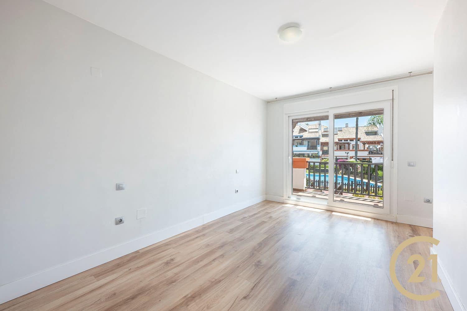 4 quarto Casa em Banda para venda em Marbella com piscina garagem - 870 000 € (Ref: 9088384)