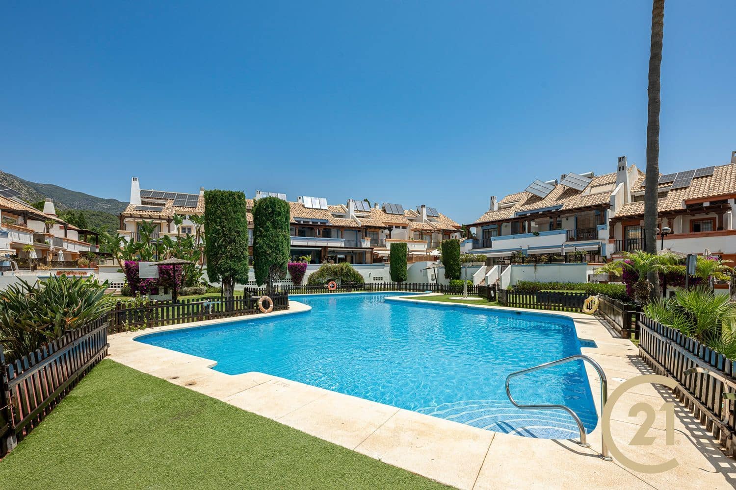 4 quarto Casa em Banda para venda em Marbella com piscina garagem - 870 000 € (Ref: 9088384)