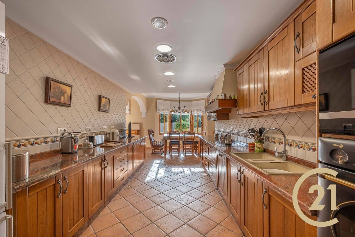 5 slaapkamer Huis te koop in La Quinta met zwembad garage - € 1.980.000 (Ref: 9106341)