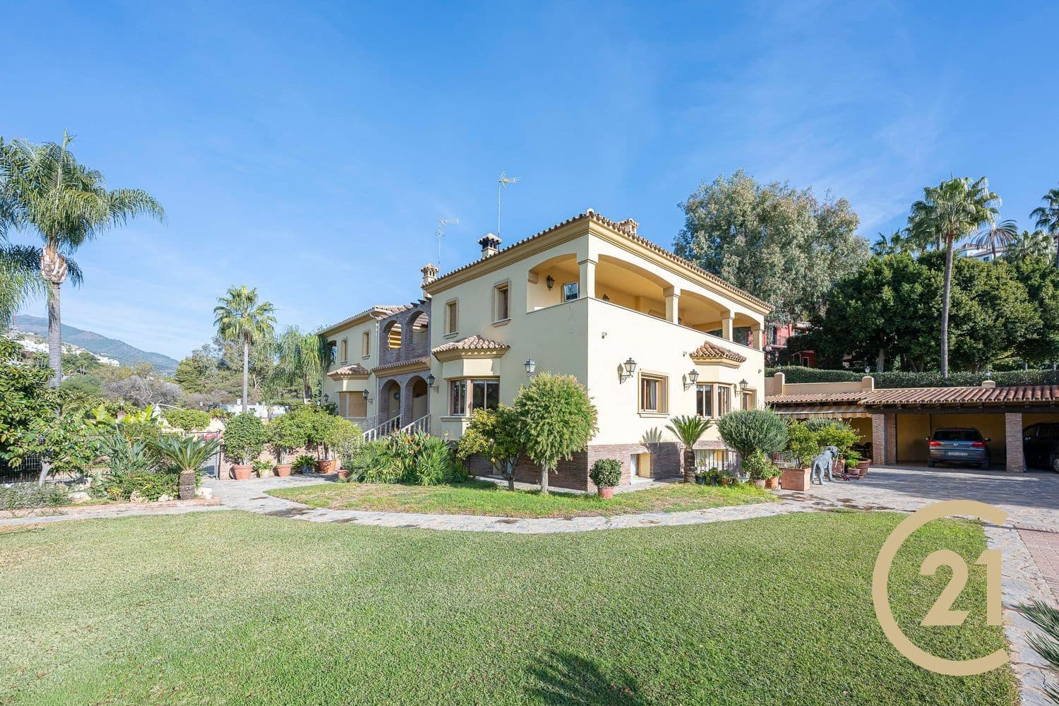 5 slaapkamer Huis te koop in La Quinta met zwembad garage - € 1.980.000 (Ref: 9106341)