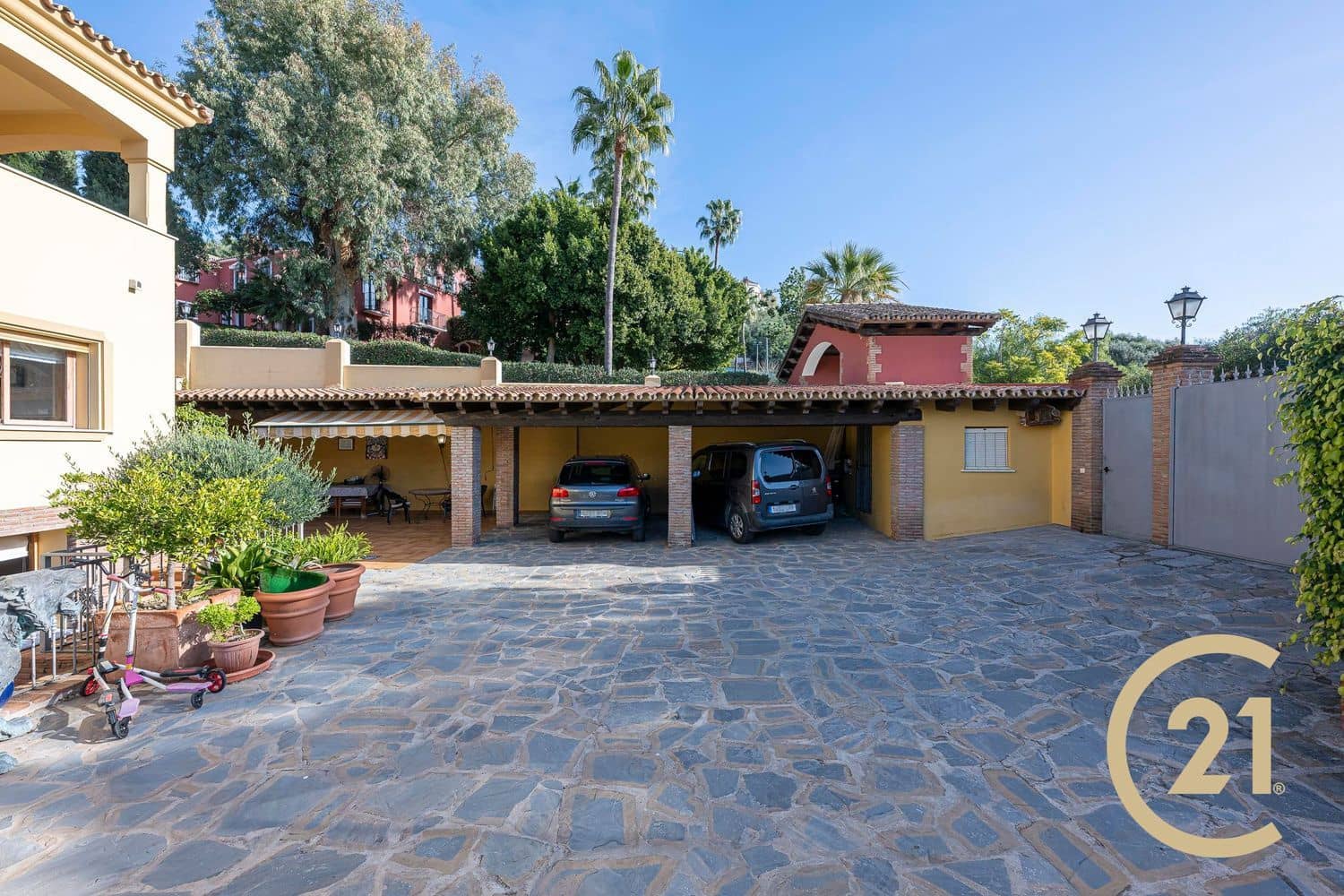 5 slaapkamer Huis te koop in La Quinta met zwembad garage - € 1.980.000 (Ref: 9106341)