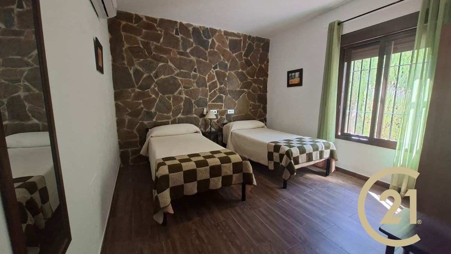 6 soveværelse Finca/Landehus til salg i Arriate med swimmingpool garage - € 380.000 (Ref: 9204143)