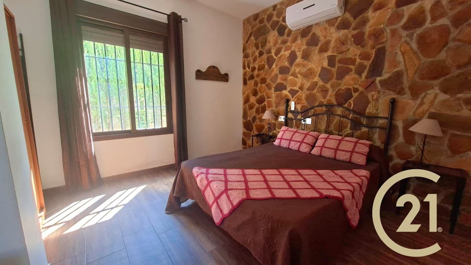 6 soveværelse Finca/Landehus til salg i Arriate med swimmingpool garage - € 380.000 (Ref: 9204143)