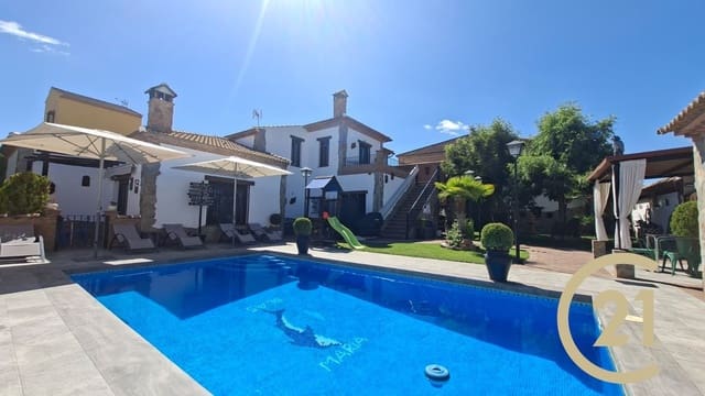 6 soveværelse Finca/Landehus til salg i Arriate med swimmingpool garage - € 380.000 (Ref: 9204143)