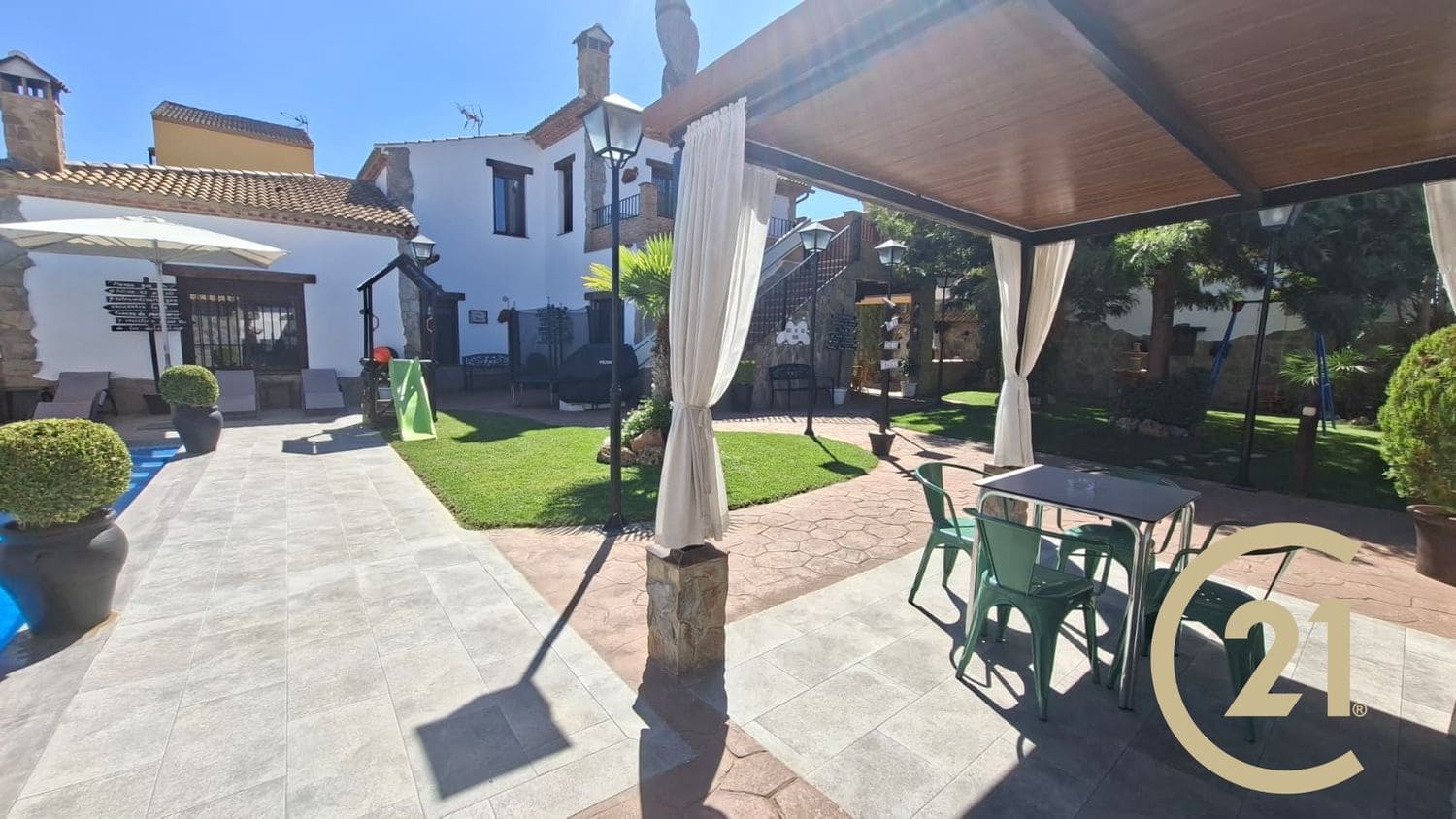 6 soveværelse Finca/Landehus til salg i Arriate med swimmingpool garage - € 380.000 (Ref: 9204143)