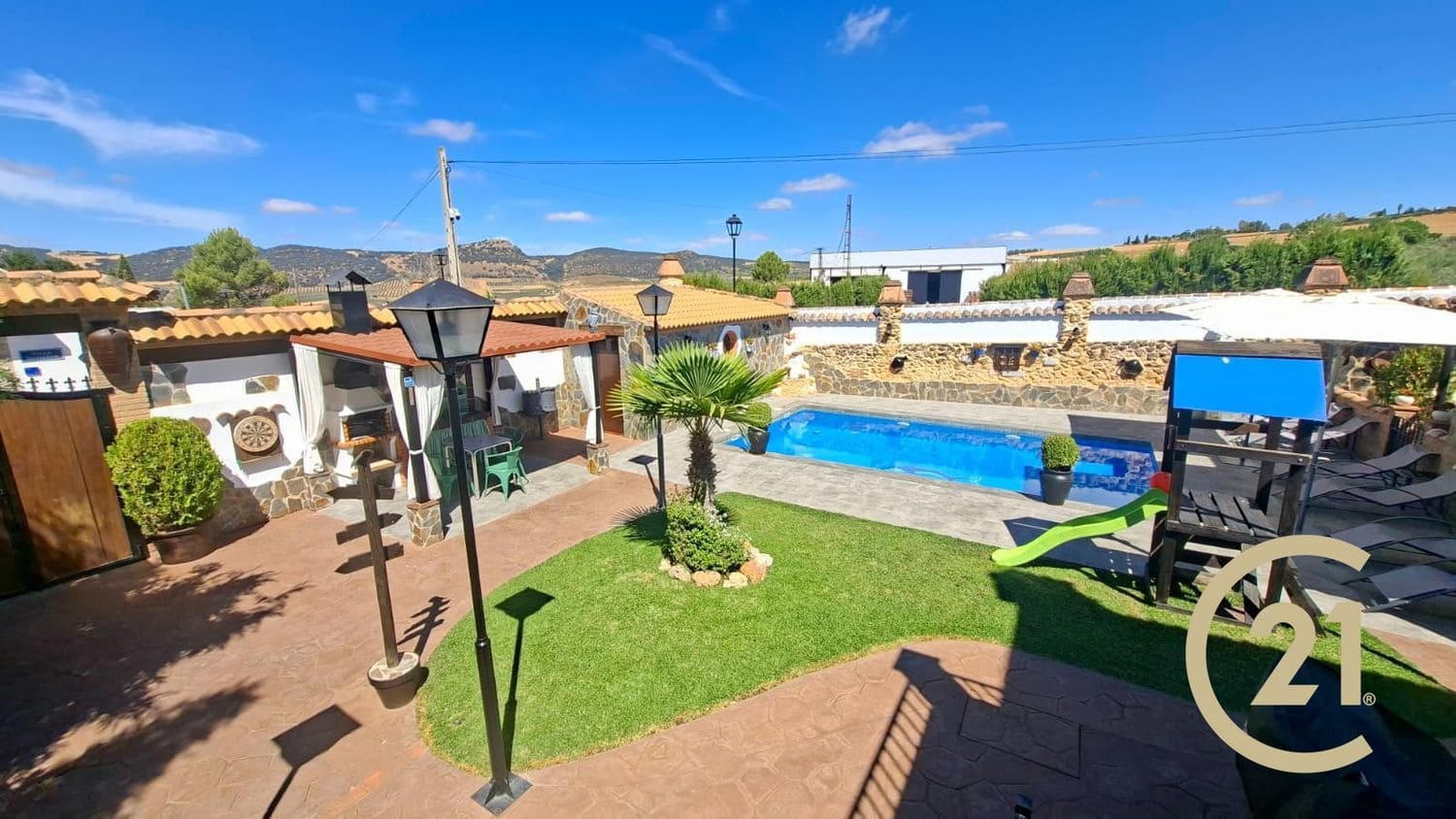 6 soveværelse Finca/Landehus til salg i Arriate med swimmingpool garage - € 380.000 (Ref: 9204143)