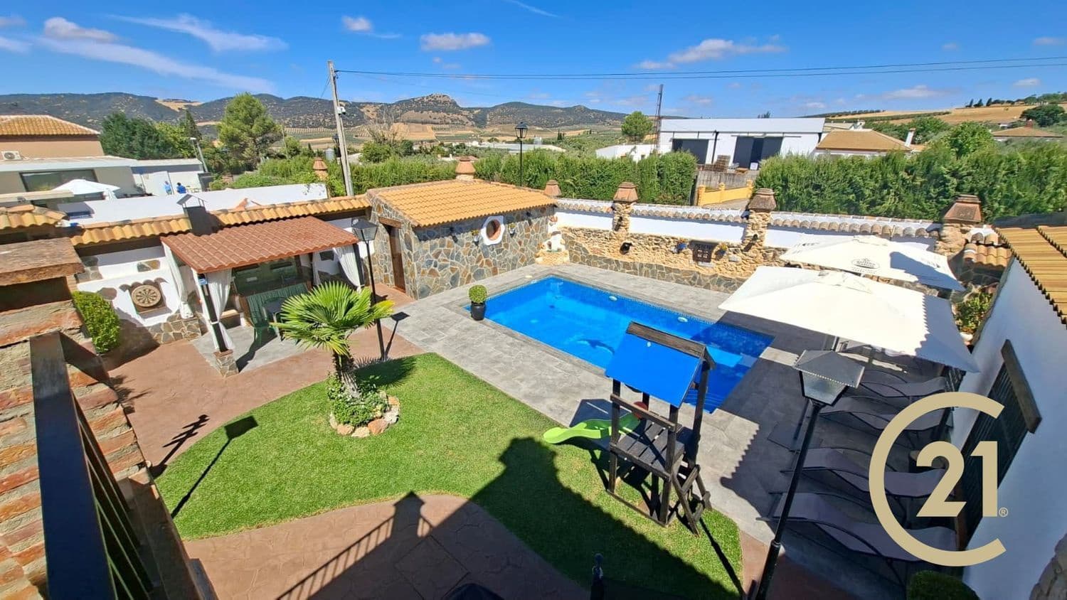 6 soveværelse Finca/Landehus til salg i Arriate med swimmingpool garage - € 380.000 (Ref: 9204143)