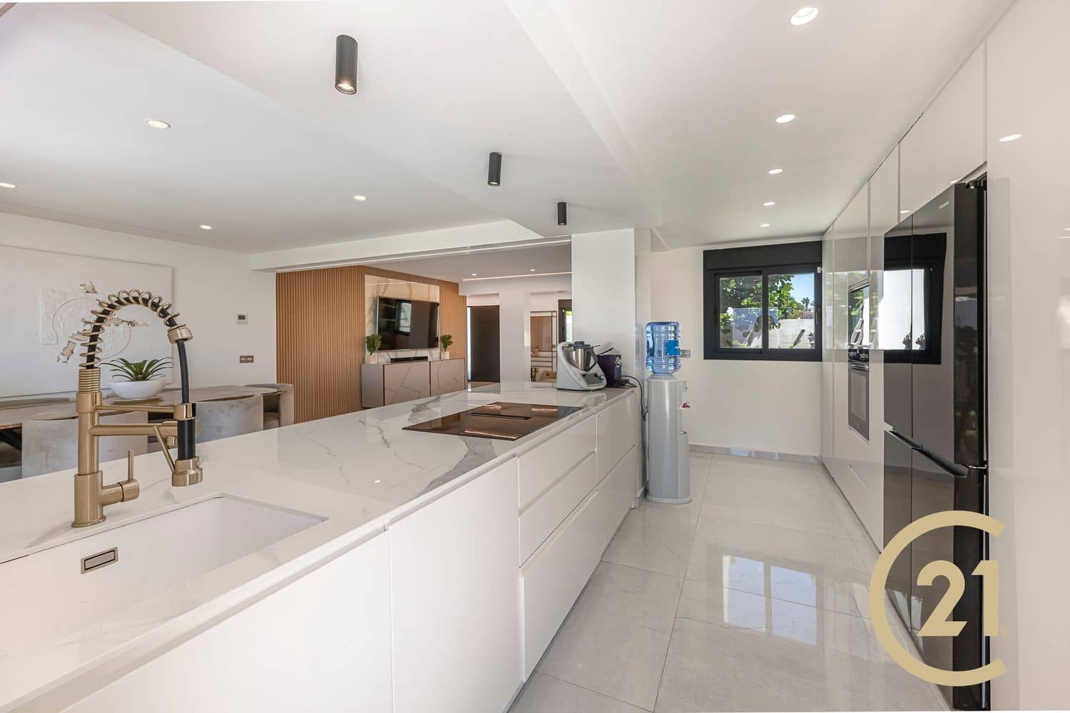 Chalet de 3 habitaciones en New Golden Mile en venta con piscina garaje - 1.800.000 € (Ref: 9217224)