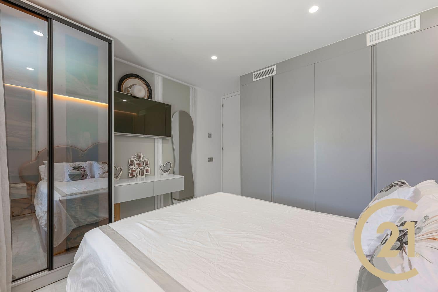 Chalet de 3 habitaciones en New Golden Mile en venta con piscina garaje - 1.800.000 € (Ref: 9217224)