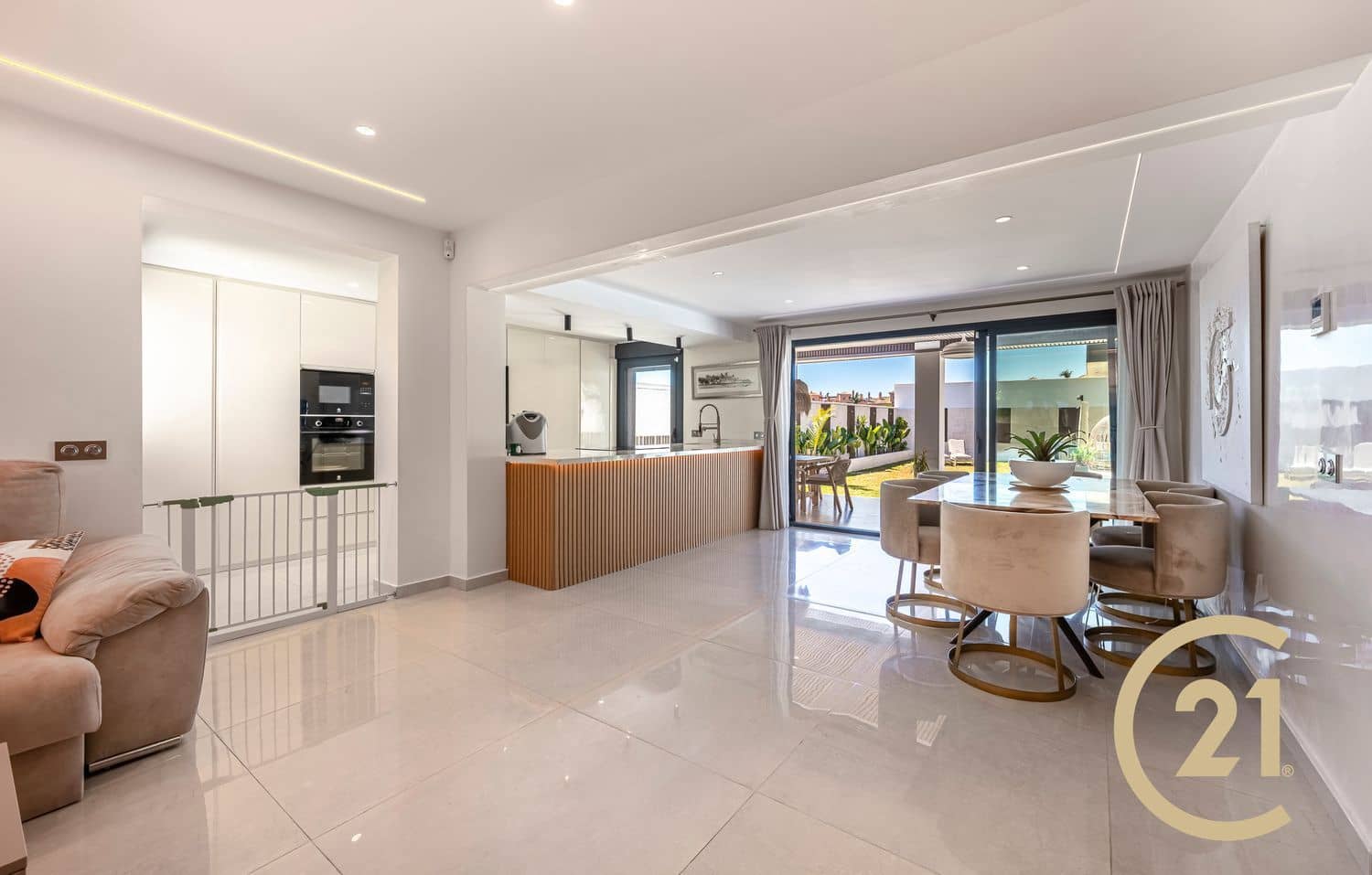 Chalet de 3 habitaciones en New Golden Mile en venta con piscina garaje - 1.800.000 € (Ref: 9217224)