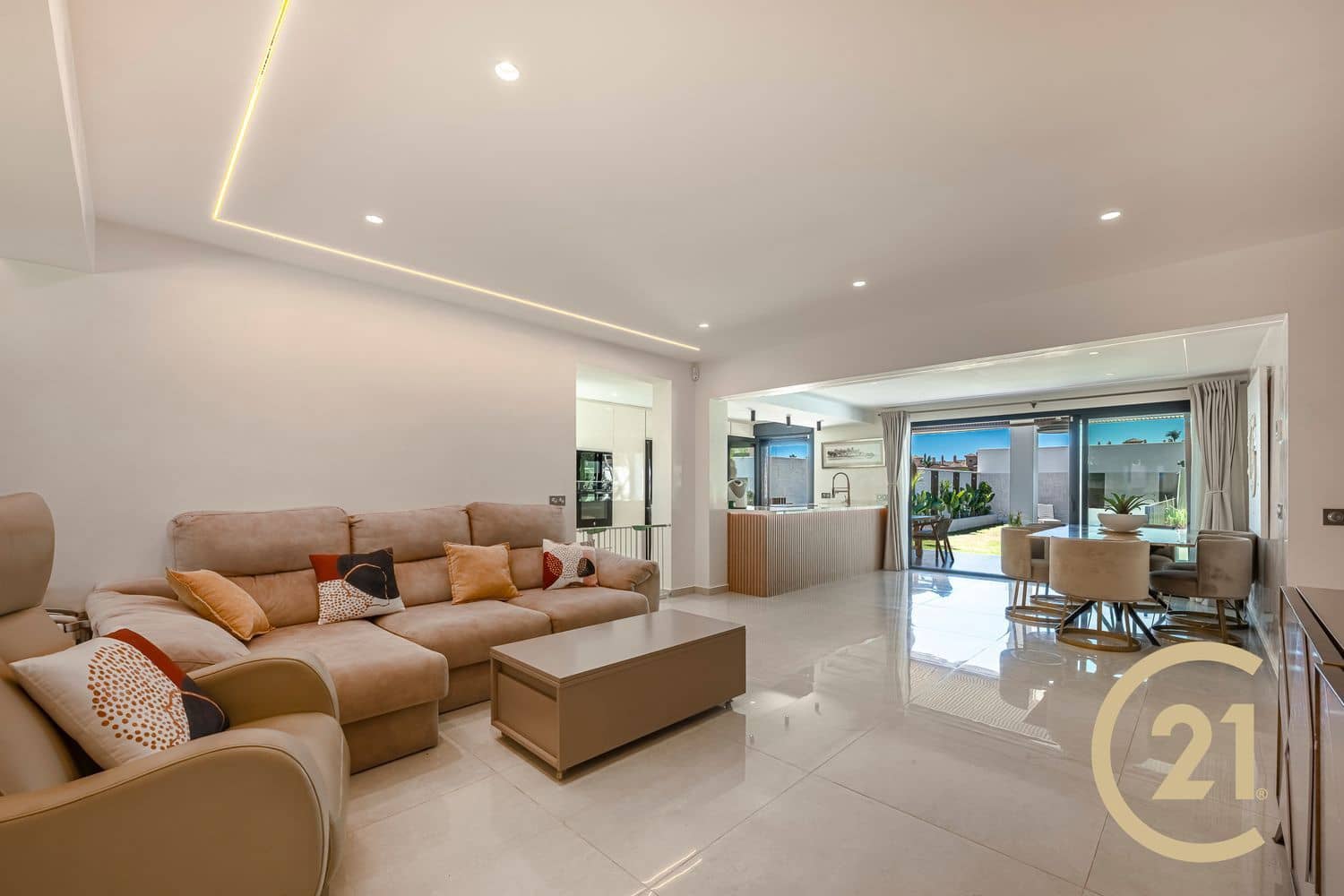 Chalet de 3 habitaciones en New Golden Mile en venta con piscina garaje - 1.800.000 € (Ref: 9217224)