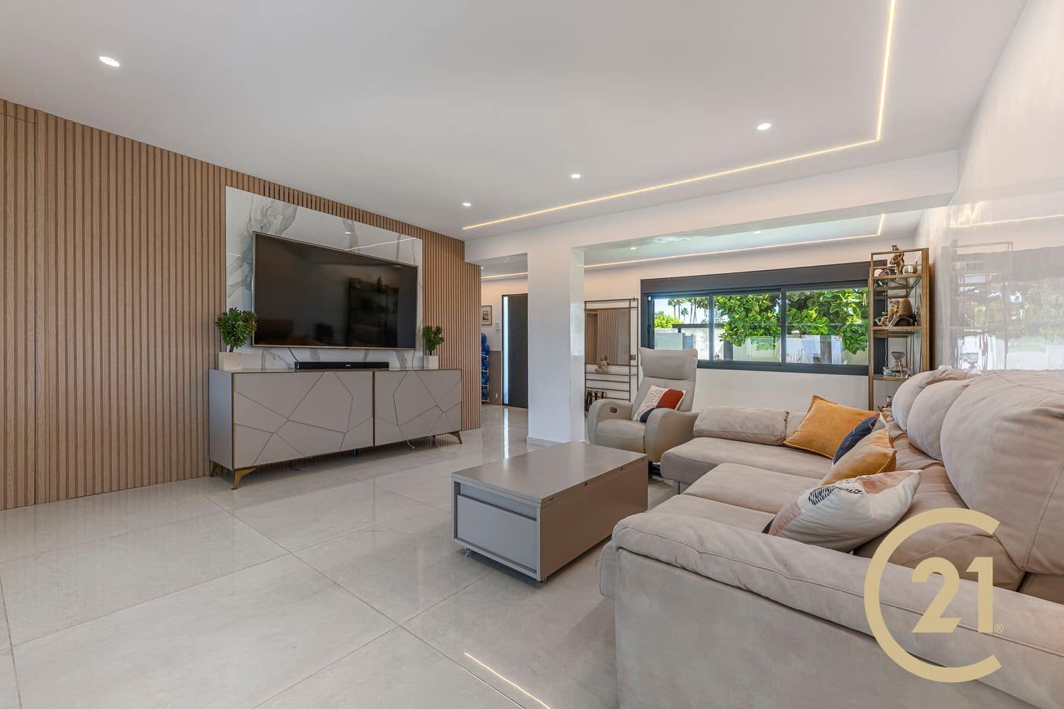 Chalet de 3 habitaciones en New Golden Mile en venta con piscina garaje - 1.800.000 € (Ref: 9217224)