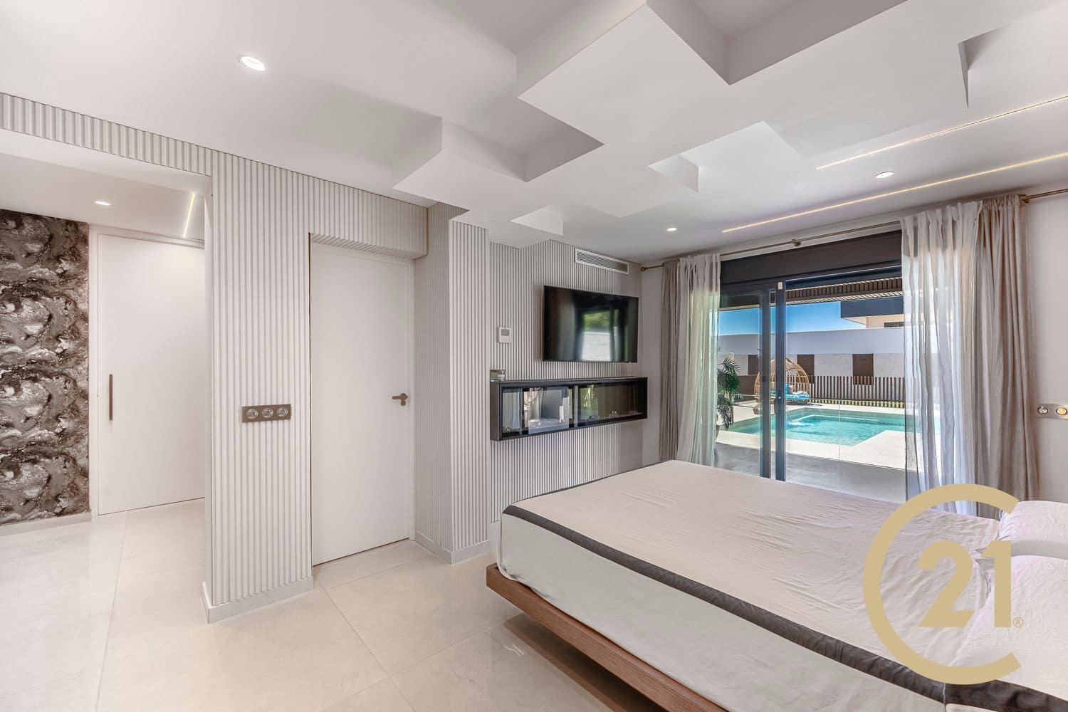 Chalet de 3 habitaciones en New Golden Mile en venta con piscina garaje - 1.800.000 € (Ref: 9217224)