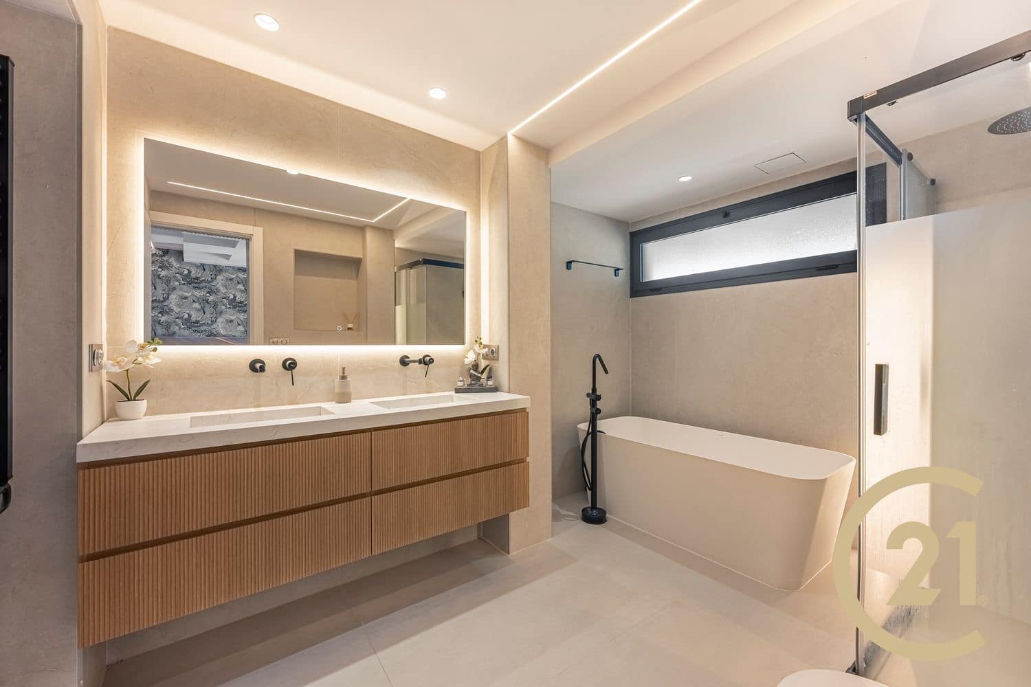 Chalet de 3 habitaciones en New Golden Mile en venta con piscina garaje - 1.800.000 € (Ref: 9217224)