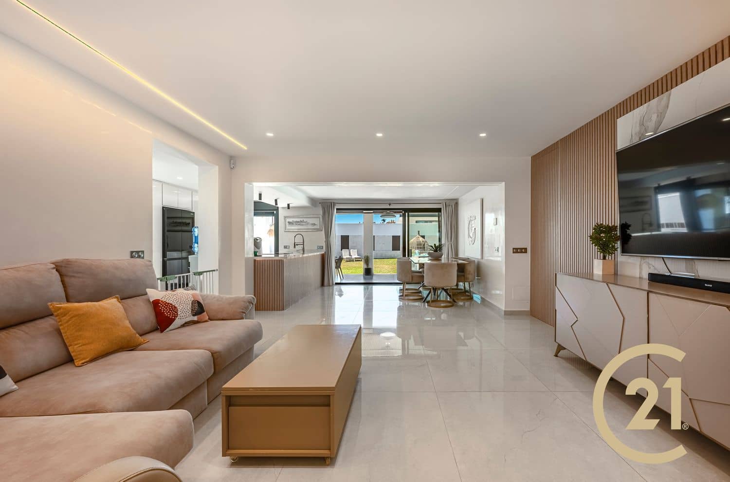 Chalet de 3 habitaciones en New Golden Mile en venta con piscina garaje - 1.800.000 € (Ref: 9217224)