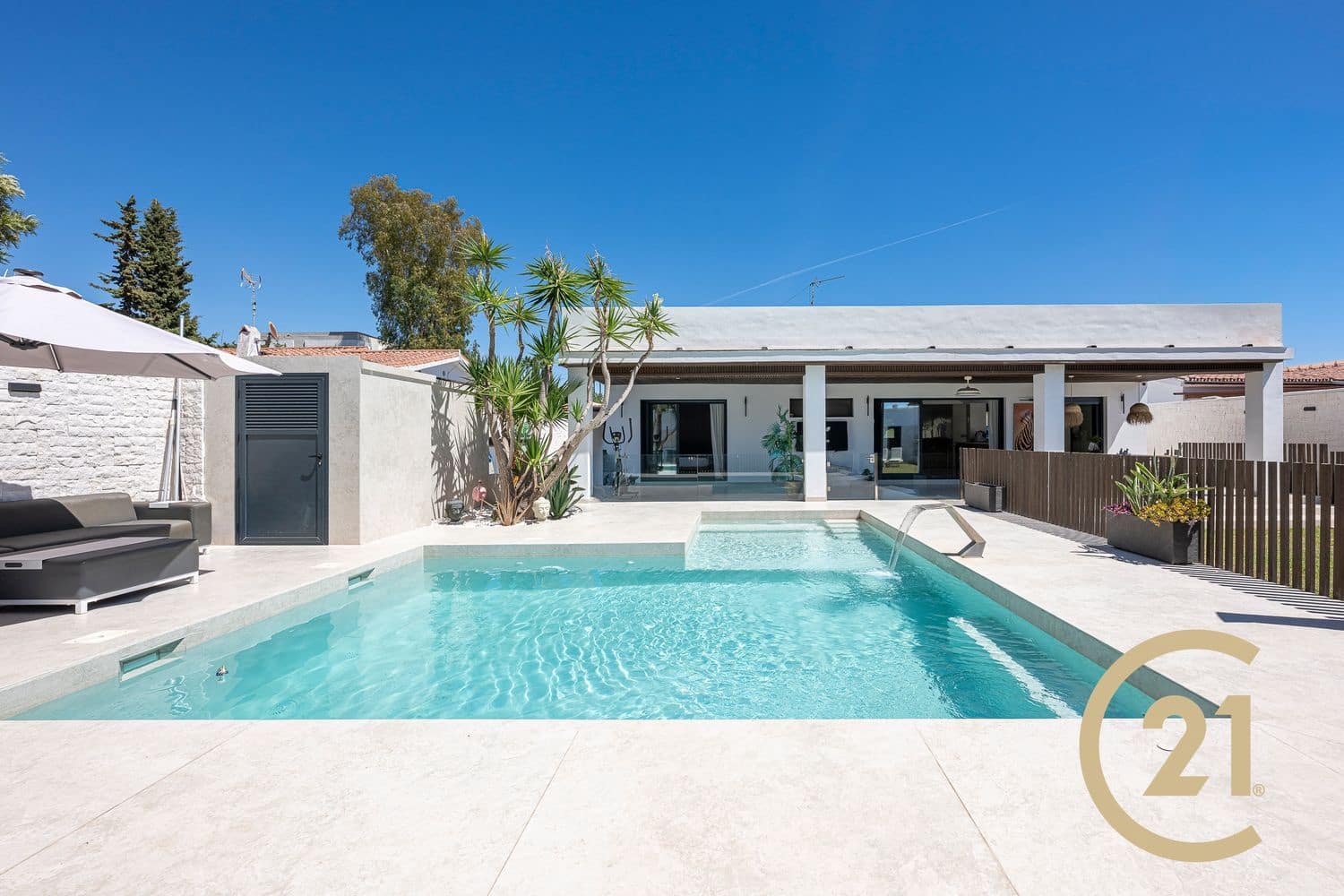 Chalet de 3 habitaciones en New Golden Mile en venta con piscina garaje - 1.800.000 € (Ref: 9217224)