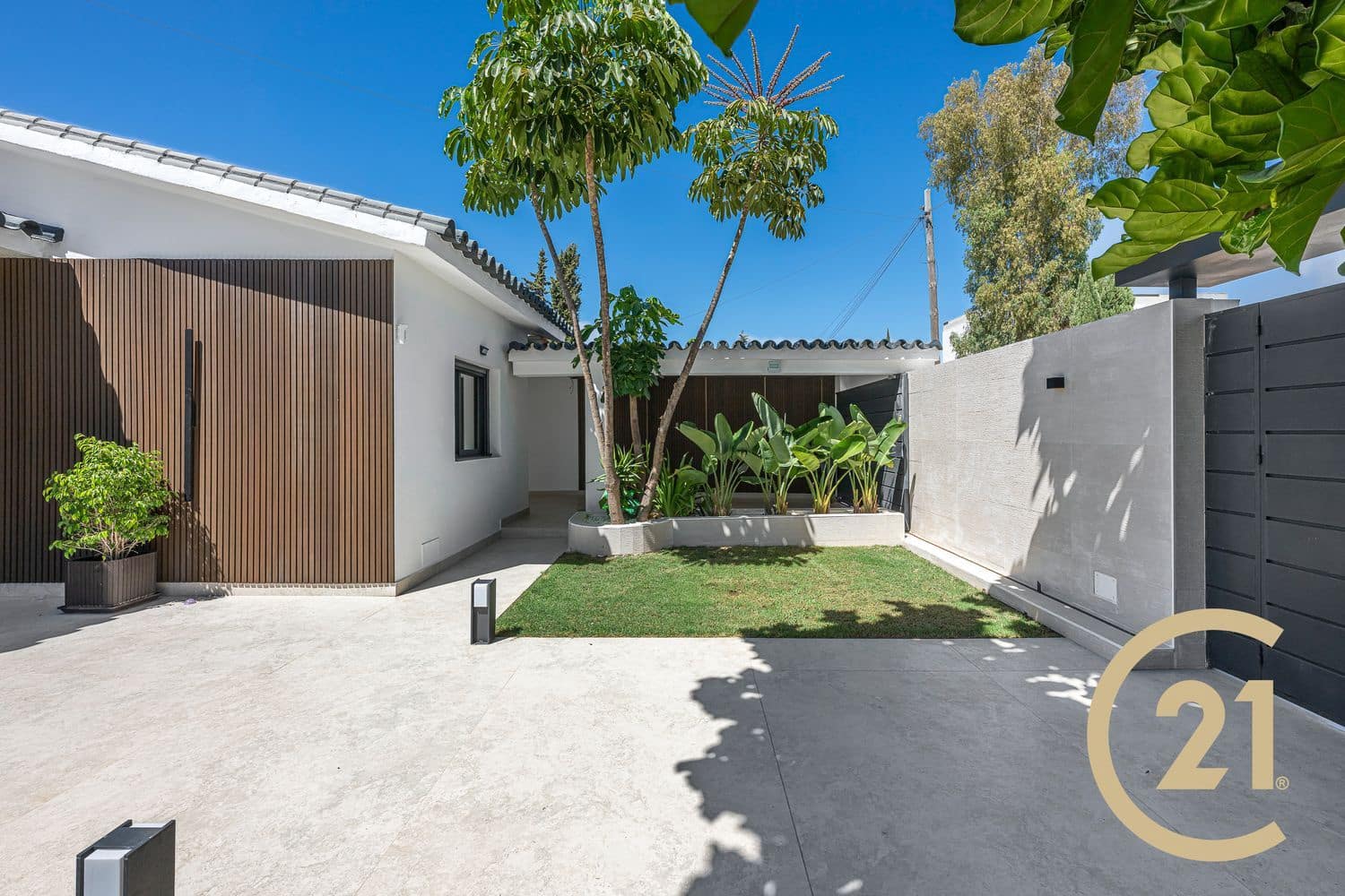 Chalet de 3 habitaciones en New Golden Mile en venta con piscina garaje - 1.800.000 € (Ref: 9217224)