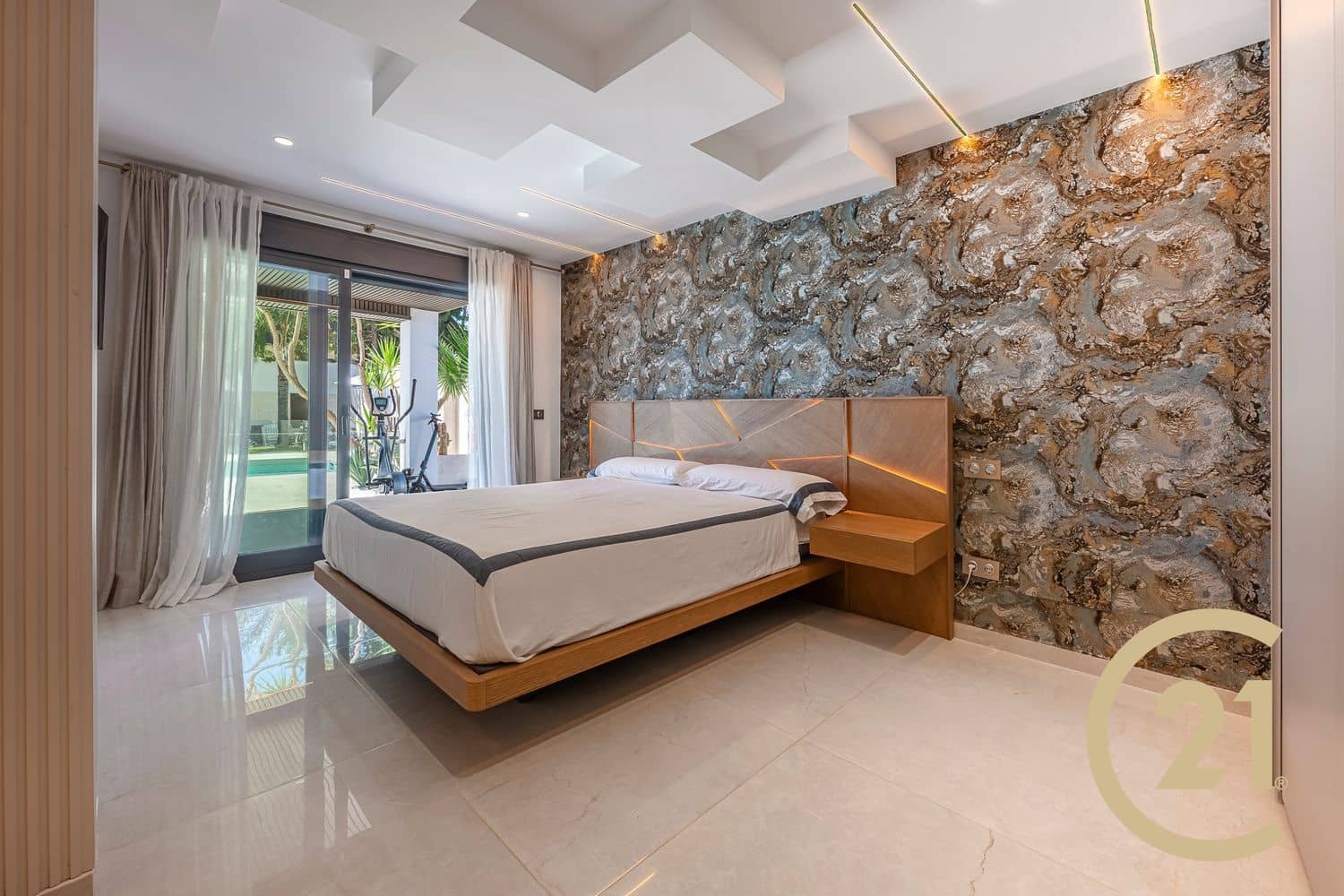 Chalet de 3 habitaciones en New Golden Mile en venta con piscina garaje - 1.800.000 € (Ref: 9217224)