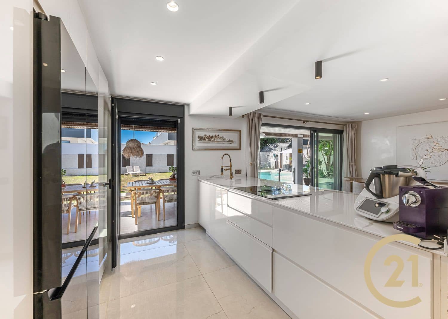 Chalet de 3 habitaciones en New Golden Mile en venta con piscina garaje - 1.800.000 € (Ref: 9217224)