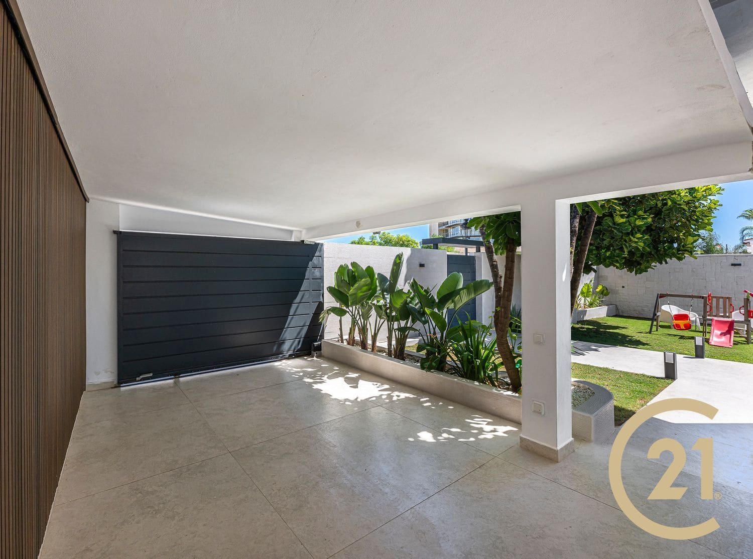 Chalet de 3 habitaciones en New Golden Mile en venta con piscina garaje - 1.800.000 € (Ref: 9217224)