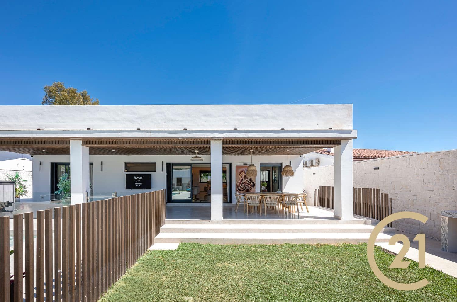 Chalet de 3 habitaciones en New Golden Mile en venta con piscina garaje - 1.800.000 € (Ref: 9217224)