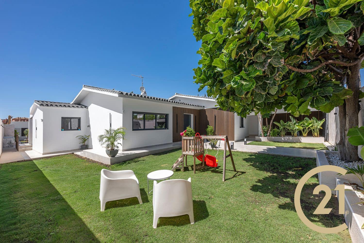 Chalet de 3 habitaciones en New Golden Mile en venta con piscina garaje - 1.800.000 € (Ref: 9217224)