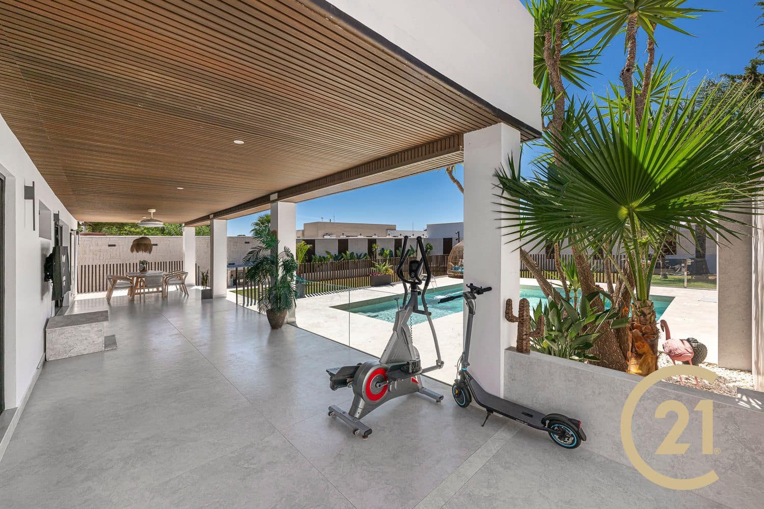 Chalet de 3 habitaciones en New Golden Mile en venta con piscina garaje - 1.800.000 € (Ref: 9217224)