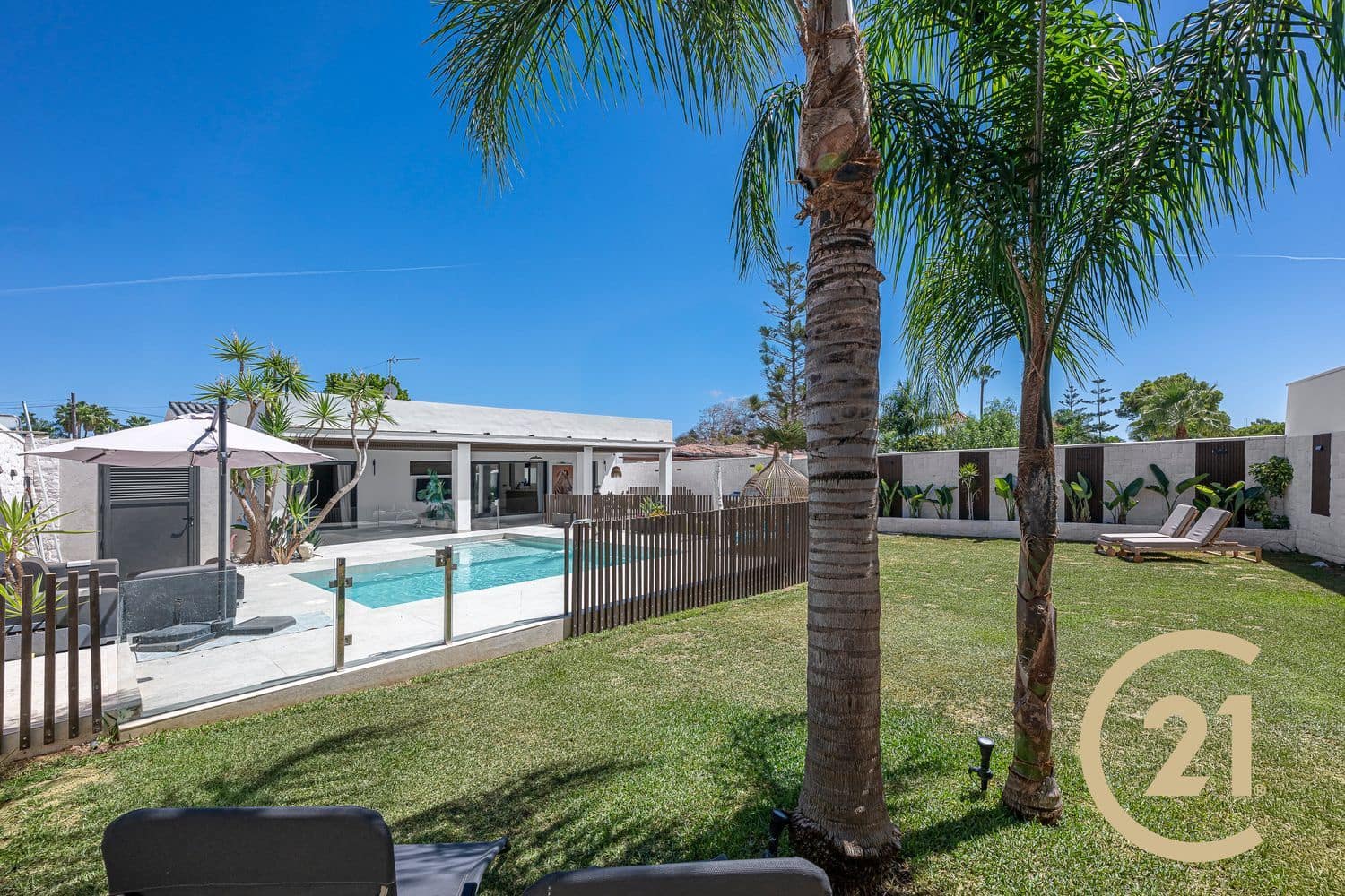 Chalet de 3 habitaciones en New Golden Mile en venta con piscina garaje - 1.800.000 € (Ref: 9217224)