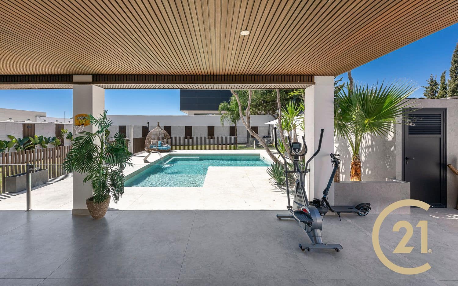 Chalet de 3 habitaciones en New Golden Mile en venta con piscina garaje - 1.800.000 € (Ref: 9217224)