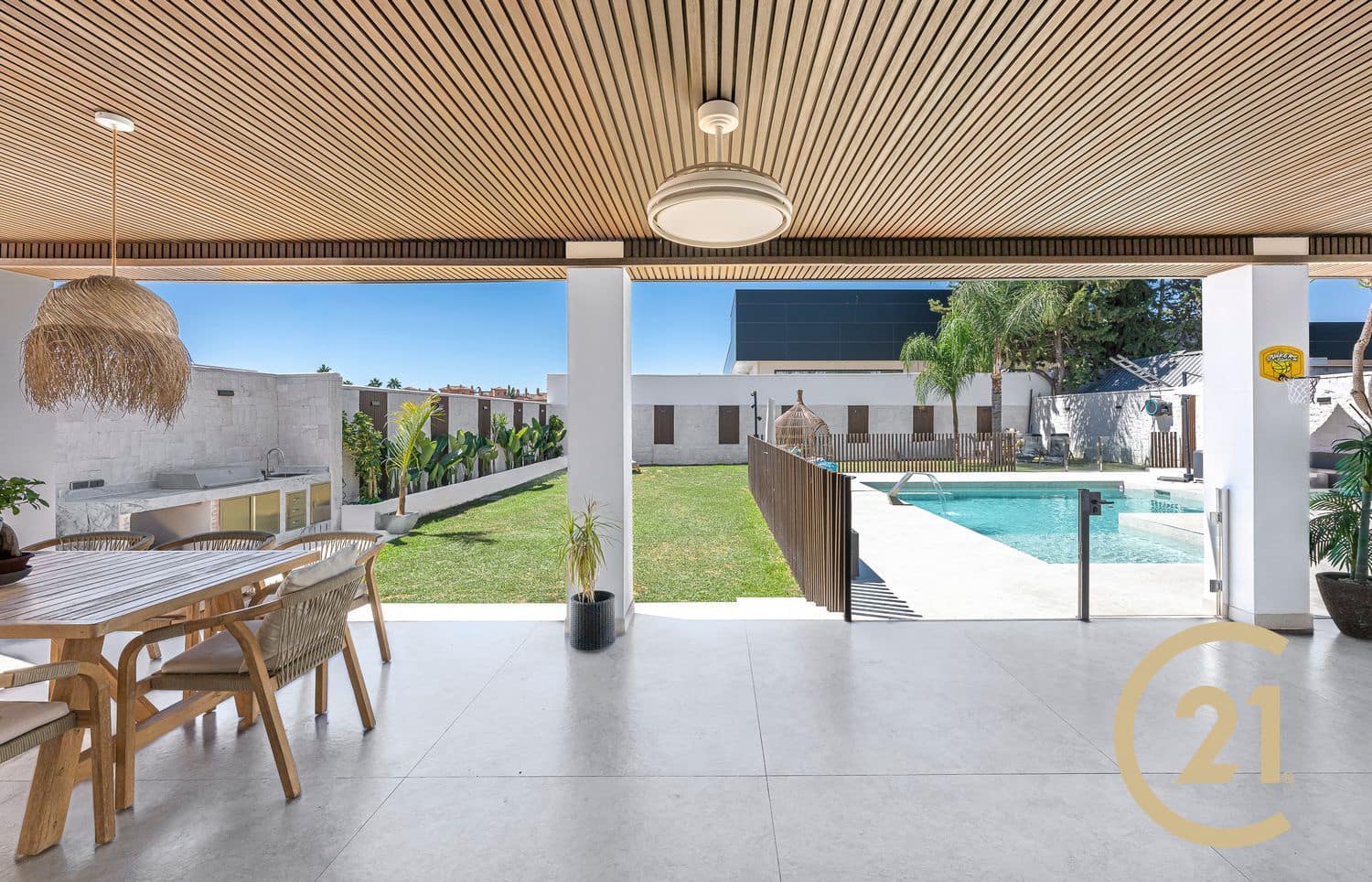 Chalet de 3 habitaciones en New Golden Mile en venta con piscina garaje - 1.800.000 € (Ref: 9217224)