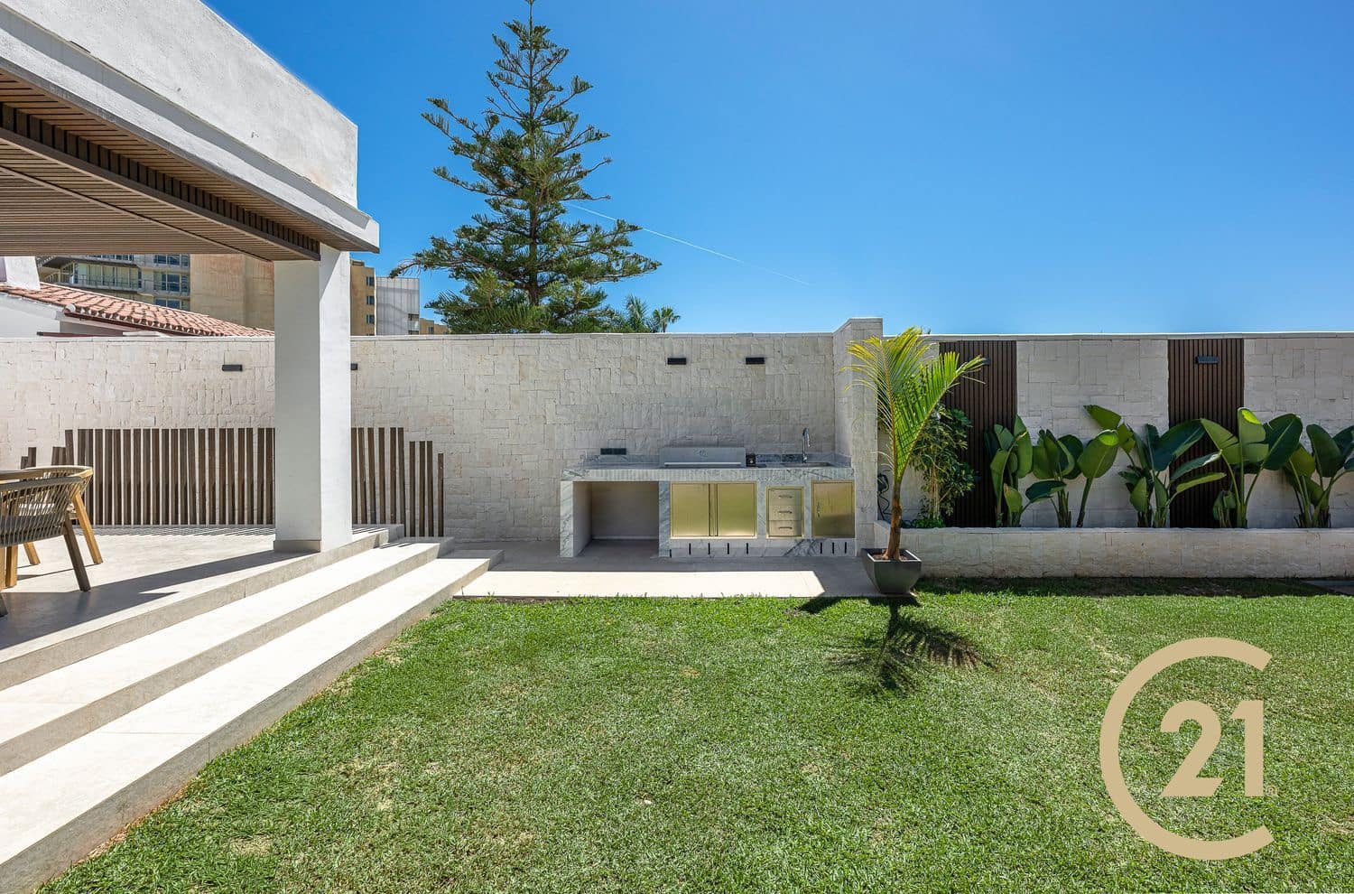 Chalet de 3 habitaciones en New Golden Mile en venta con piscina garaje - 1.800.000 € (Ref: 9217224)