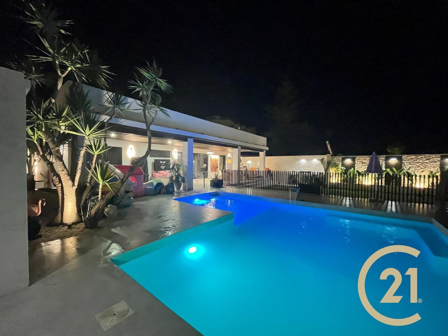 Chalet de 3 habitaciones en New Golden Mile en venta con piscina garaje - 1.800.000 € (Ref: 9217224)