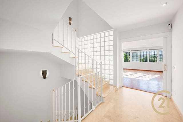 4 camera da letto Casa in vendita in La Dama de Noche - La Alzambra, Marbella con piscina garage - 645.000 € (Rif: 9232092)