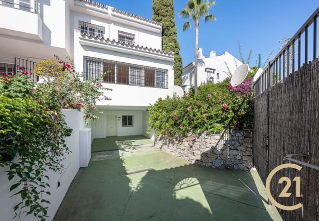 4 camera da letto Casa in vendita in La Dama de Noche - La Alzambra, Marbella con piscina garage - 645.000 € (Rif: 9232092)
