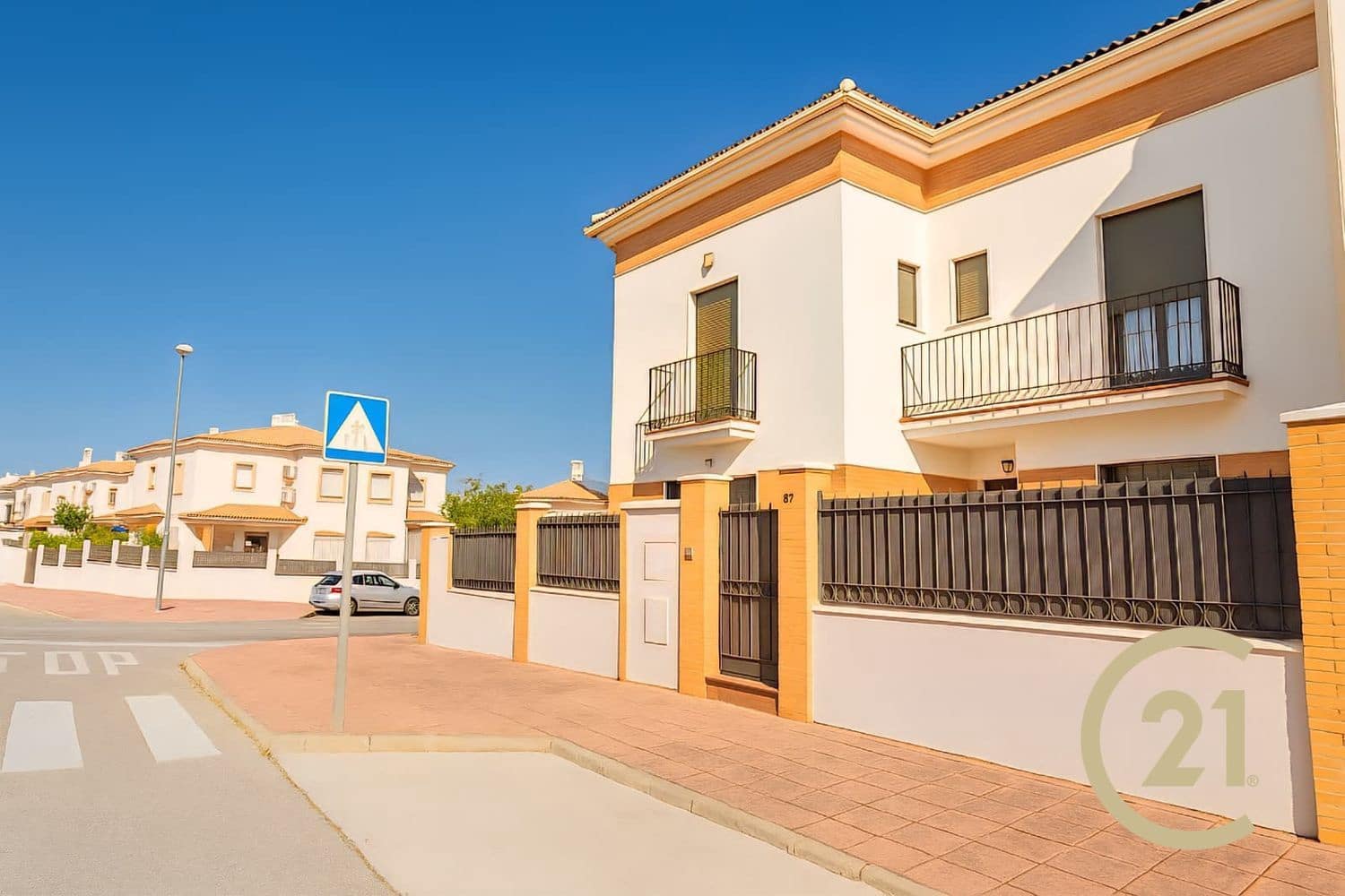 4 bedroom Townhouse for sale in Ronda with garage - € 440,000 (Ref: 9390059)