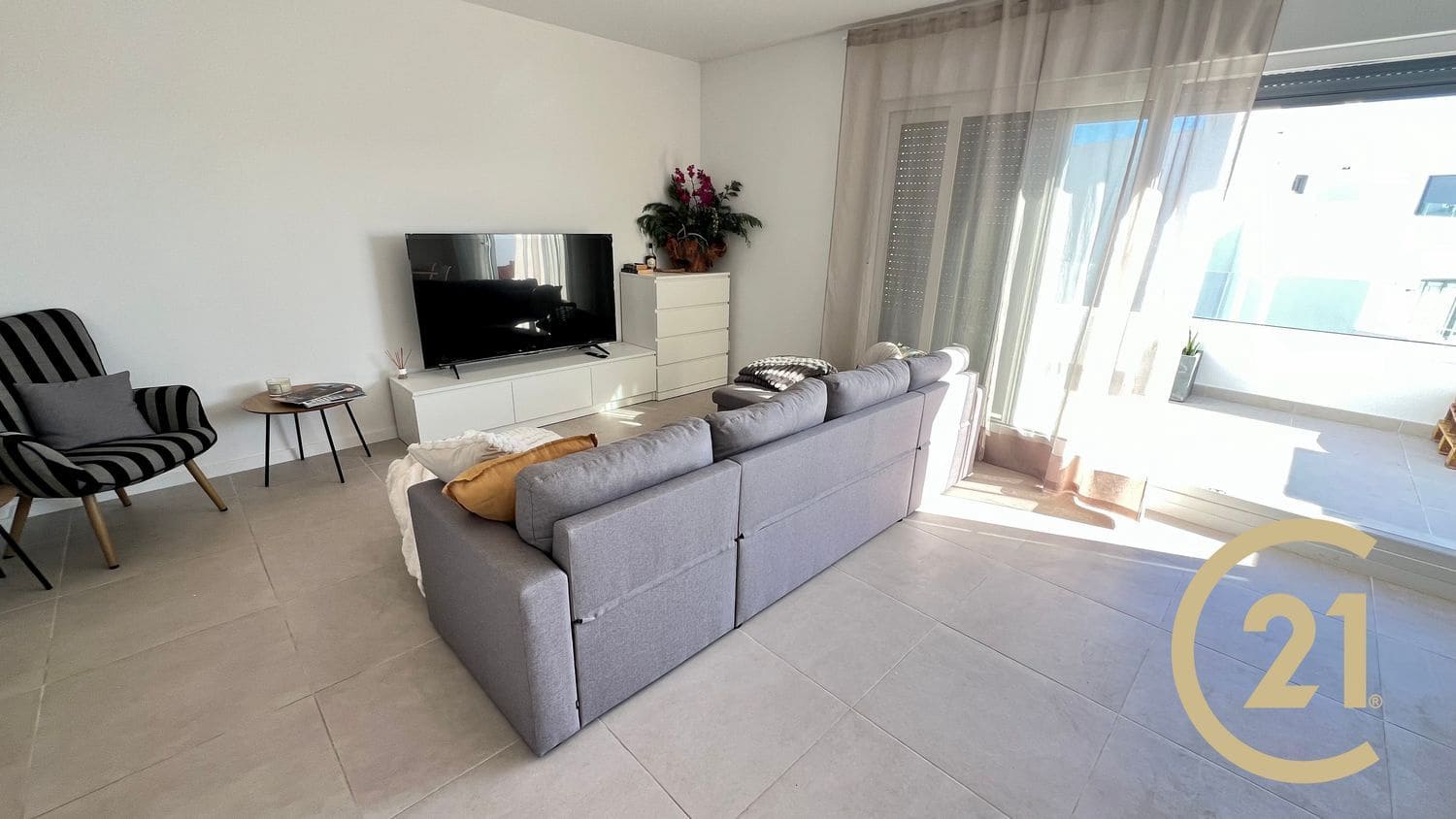 2 bedroom Apartment for rent in New Golden Mile with pool garage - € 2,500 (Ref: 9449002)