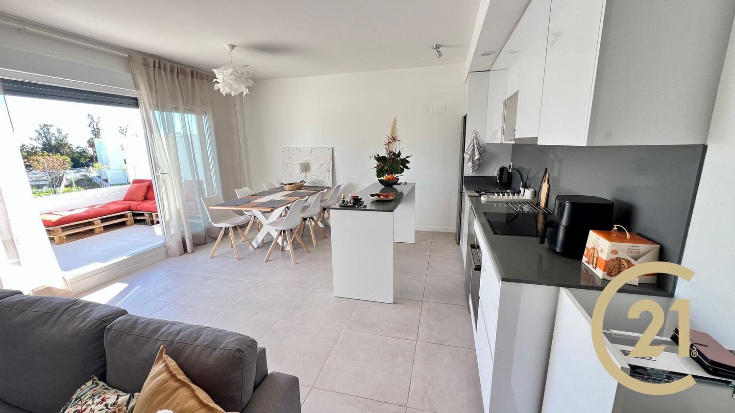 2 bedroom Apartment for rent in New Golden Mile with pool garage - € 2,500 (Ref: 9449002)