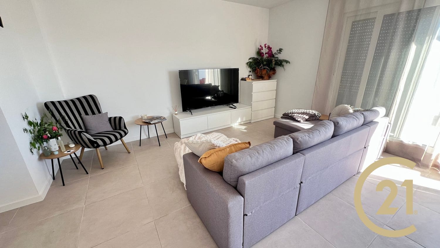 2 bedroom Apartment for rent in New Golden Mile with pool garage - € 2,500 (Ref: 9449002)