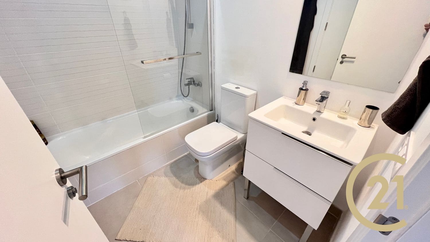 2 bedroom Apartment for rent in New Golden Mile with pool garage - € 2,500 (Ref: 9449002)