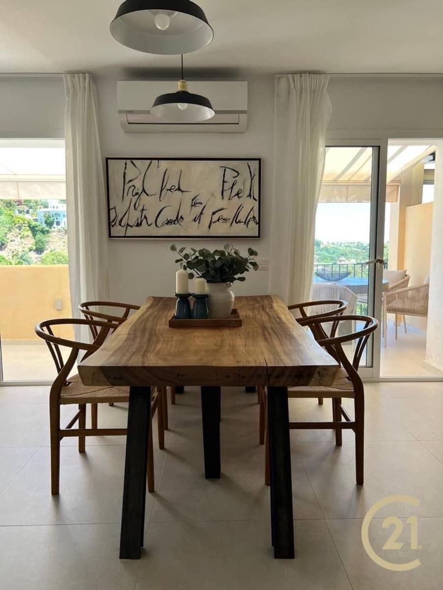 4 sypialnia Apartament do wynajęcia w La Quinta z basenem garażem - 3 700 € (Ref: 9451984)