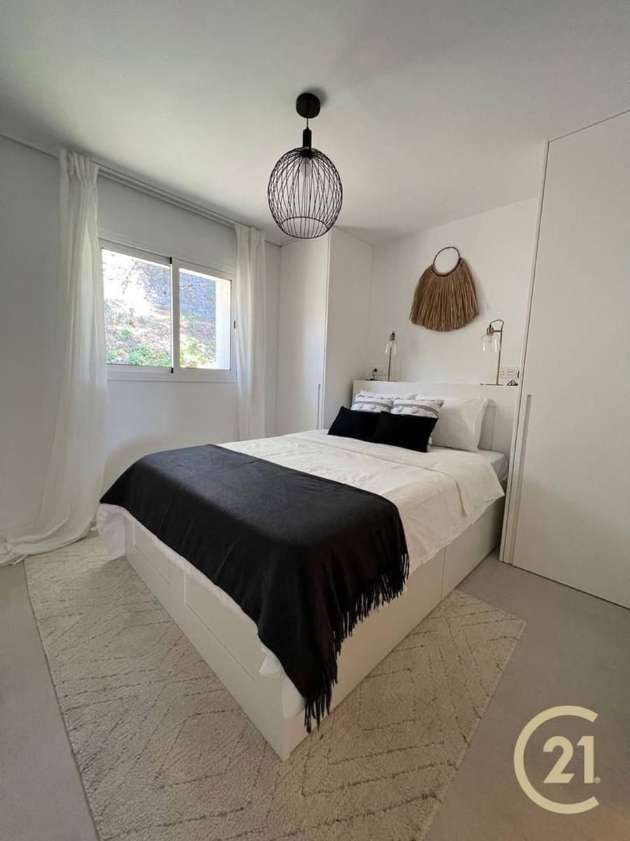 4 sypialnia Apartament do wynajęcia w La Quinta z basenem garażem - 3 700 € (Ref: 9451984)