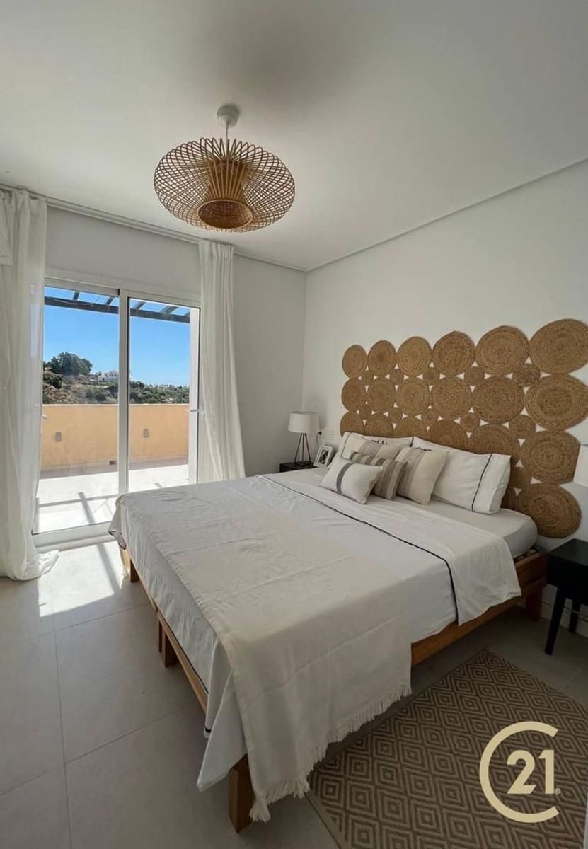 4 sypialnia Apartament do wynajęcia w La Quinta z basenem garażem - 3 700 € (Ref: 9451984)