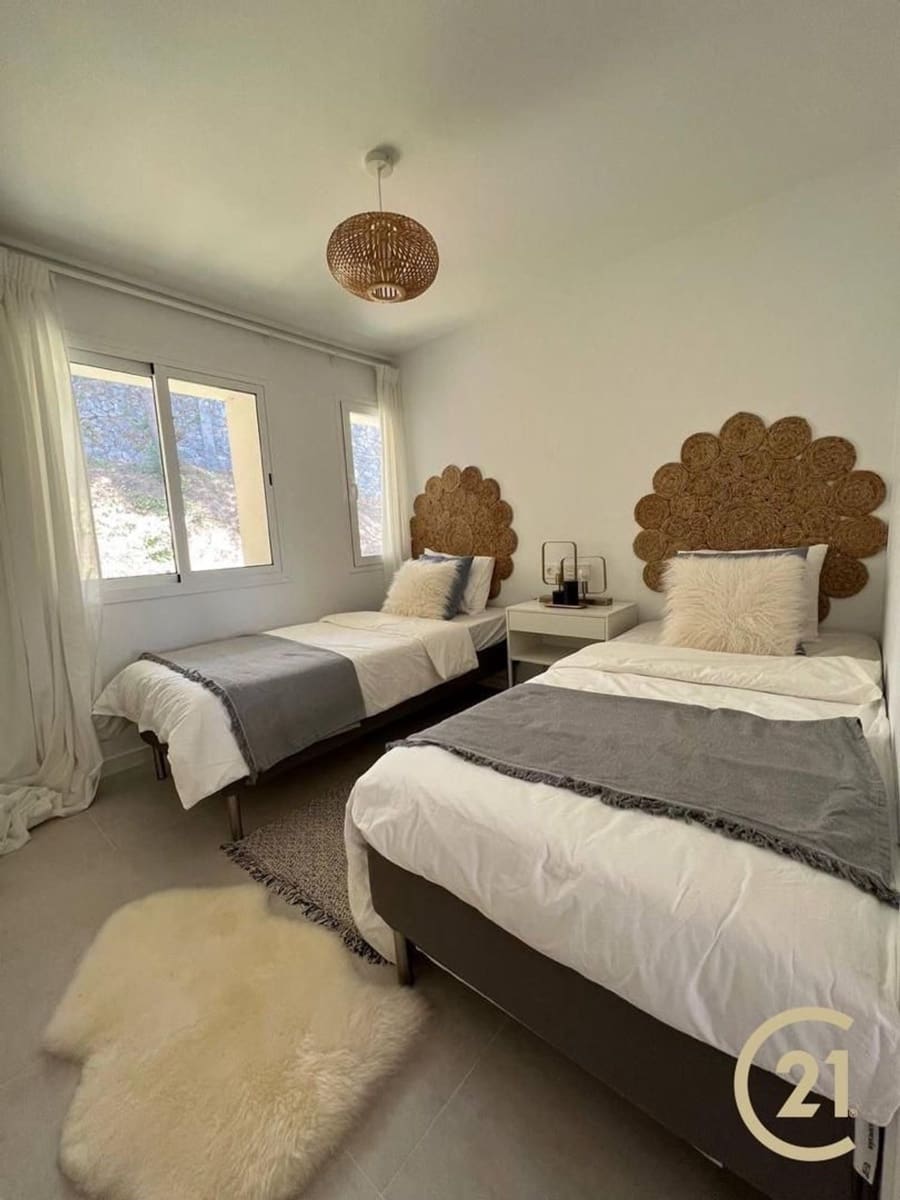 4 sypialnia Apartament do wynajęcia w La Quinta z basenem garażem - 3 700 € (Ref: 9451984)