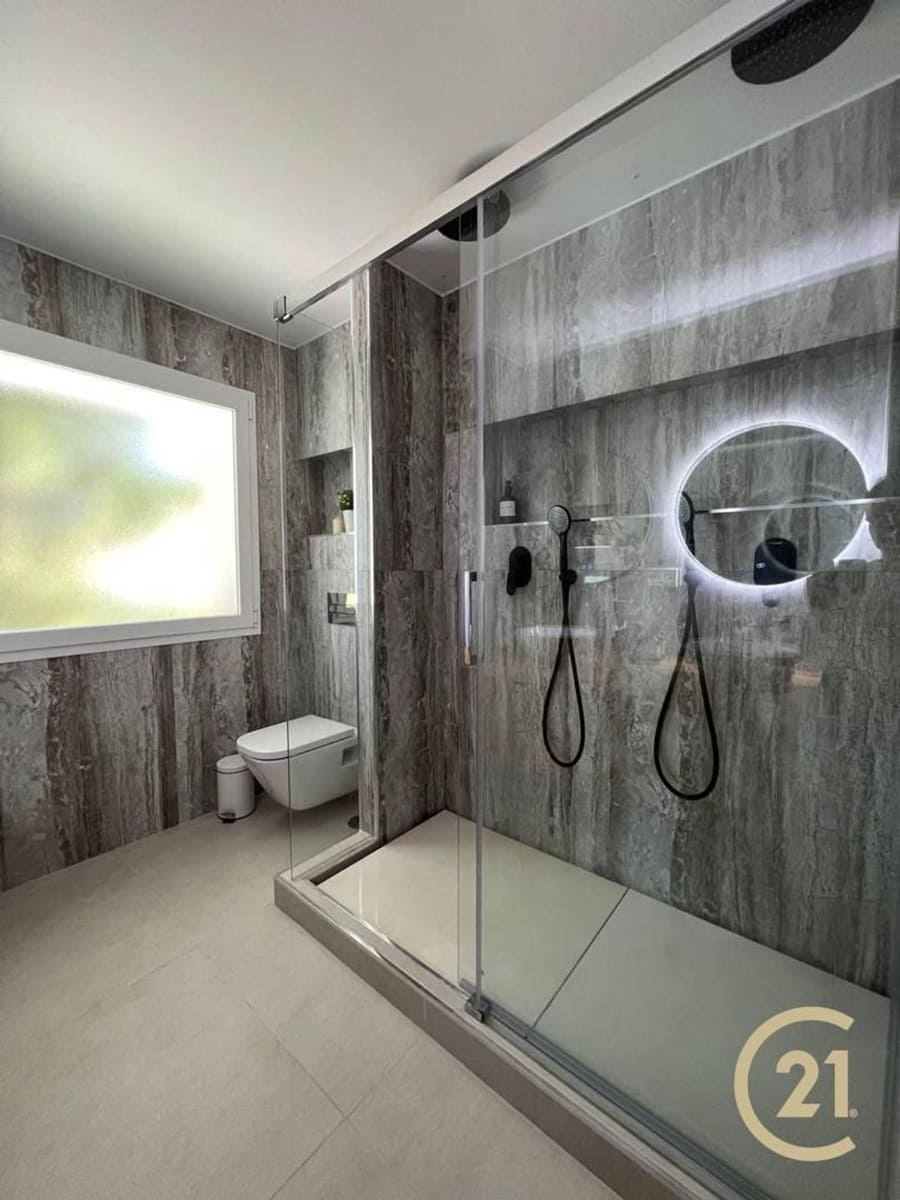 4 sypialnia Apartament do wynajęcia w La Quinta z basenem garażem - 3 700 € (Ref: 9451984)