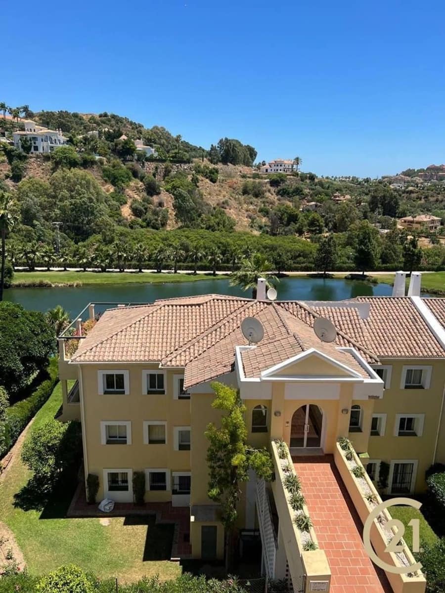 4 sypialnia Apartament do wynajęcia w La Quinta z basenem garażem - 3 700 € (Ref: 9451984)