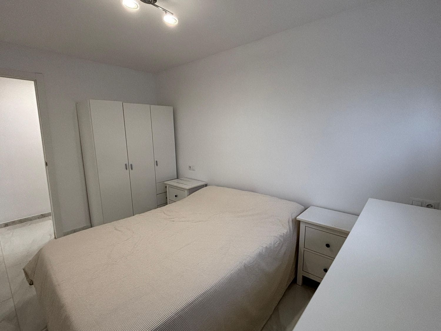 Apartamento de 3 habitaciones en New Golden Mile en alquiler con piscina garaje - 1.390 € (Ref: 9470356)