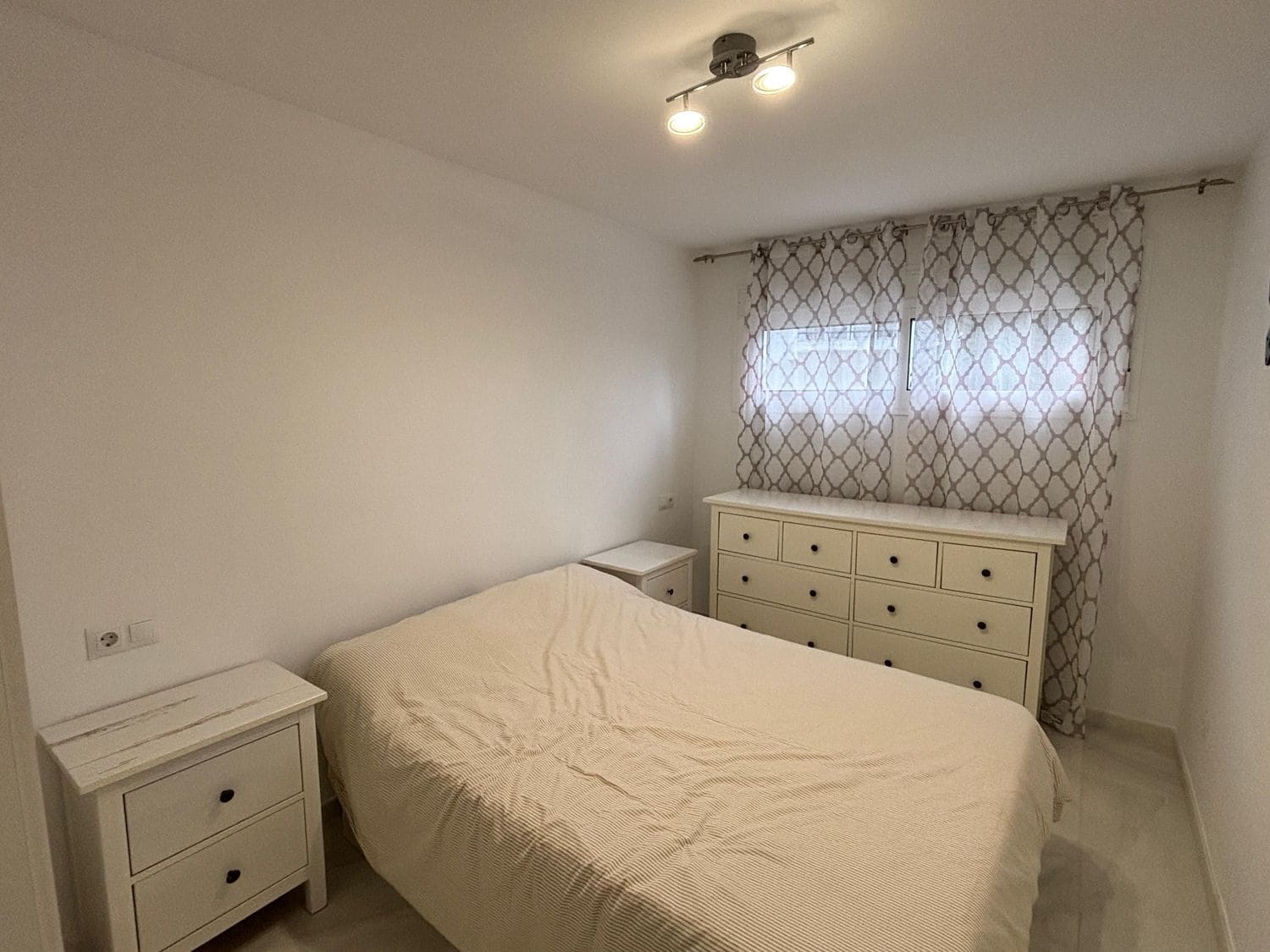 Apartamento de 3 habitaciones en New Golden Mile en alquiler con piscina garaje - 1.390 € (Ref: 9470356)