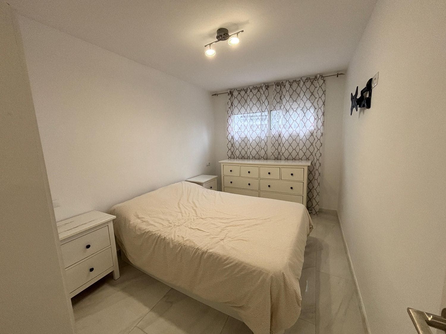 Apartamento de 3 habitaciones en New Golden Mile en alquiler con piscina garaje - 1.390 € (Ref: 9470356)