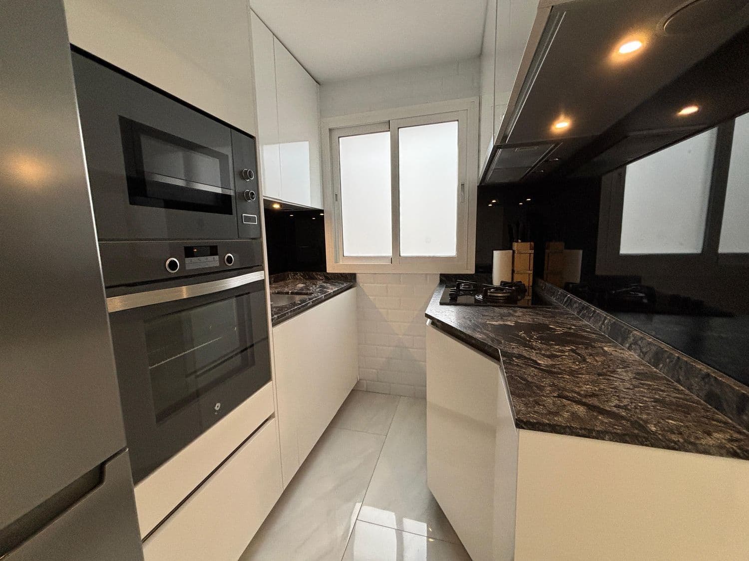 Apartamento de 3 habitaciones en New Golden Mile en alquiler con piscina garaje - 1.390 € (Ref: 9470356)